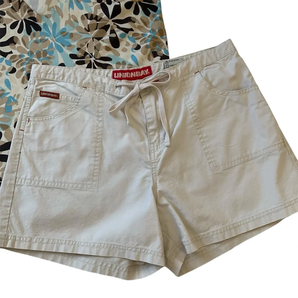 Vintage Y2K Unionbay Women's Tan Shorts 100% Cotton 3
